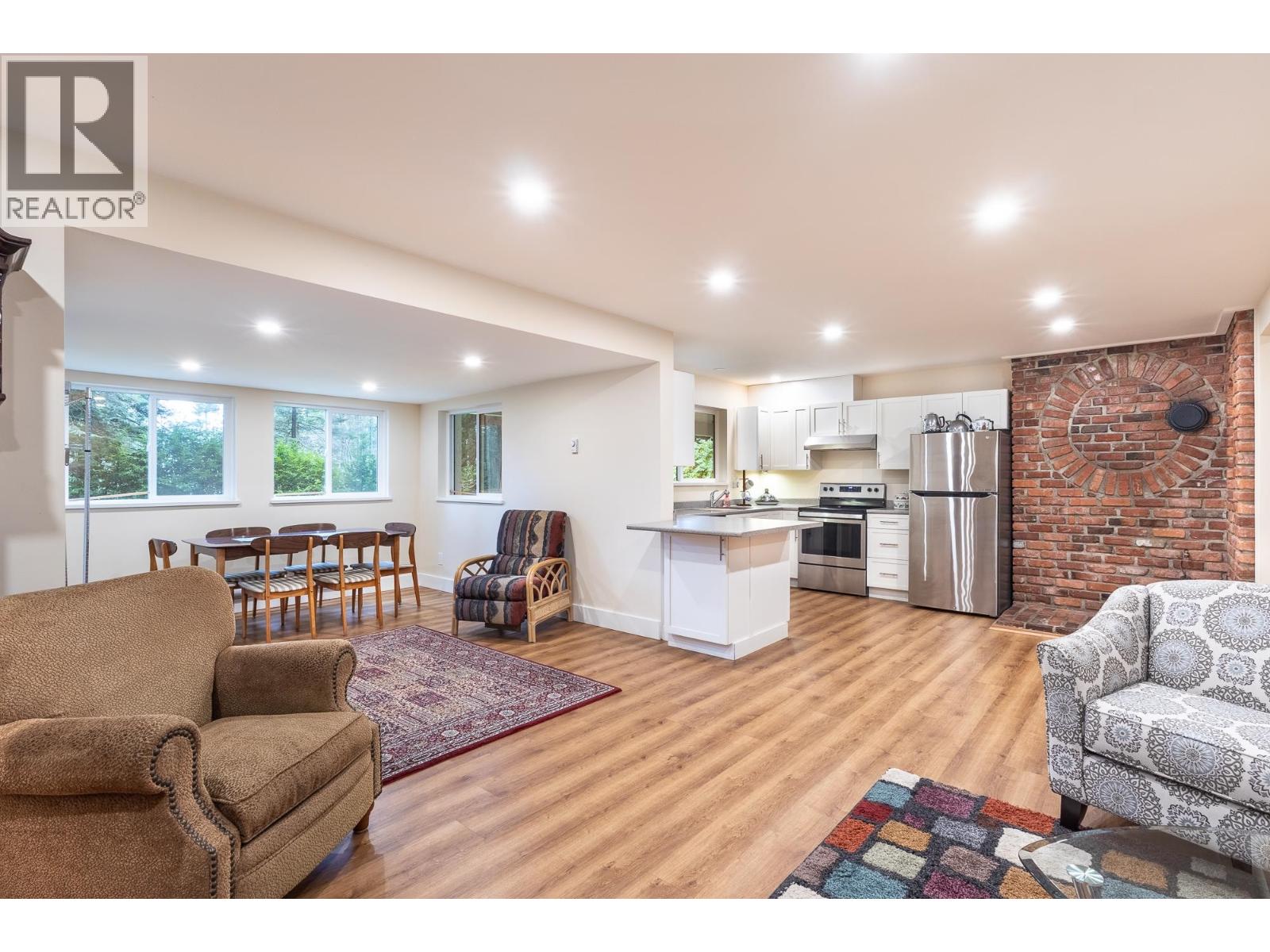 914 GOWER POINT ROAD, Gibsons