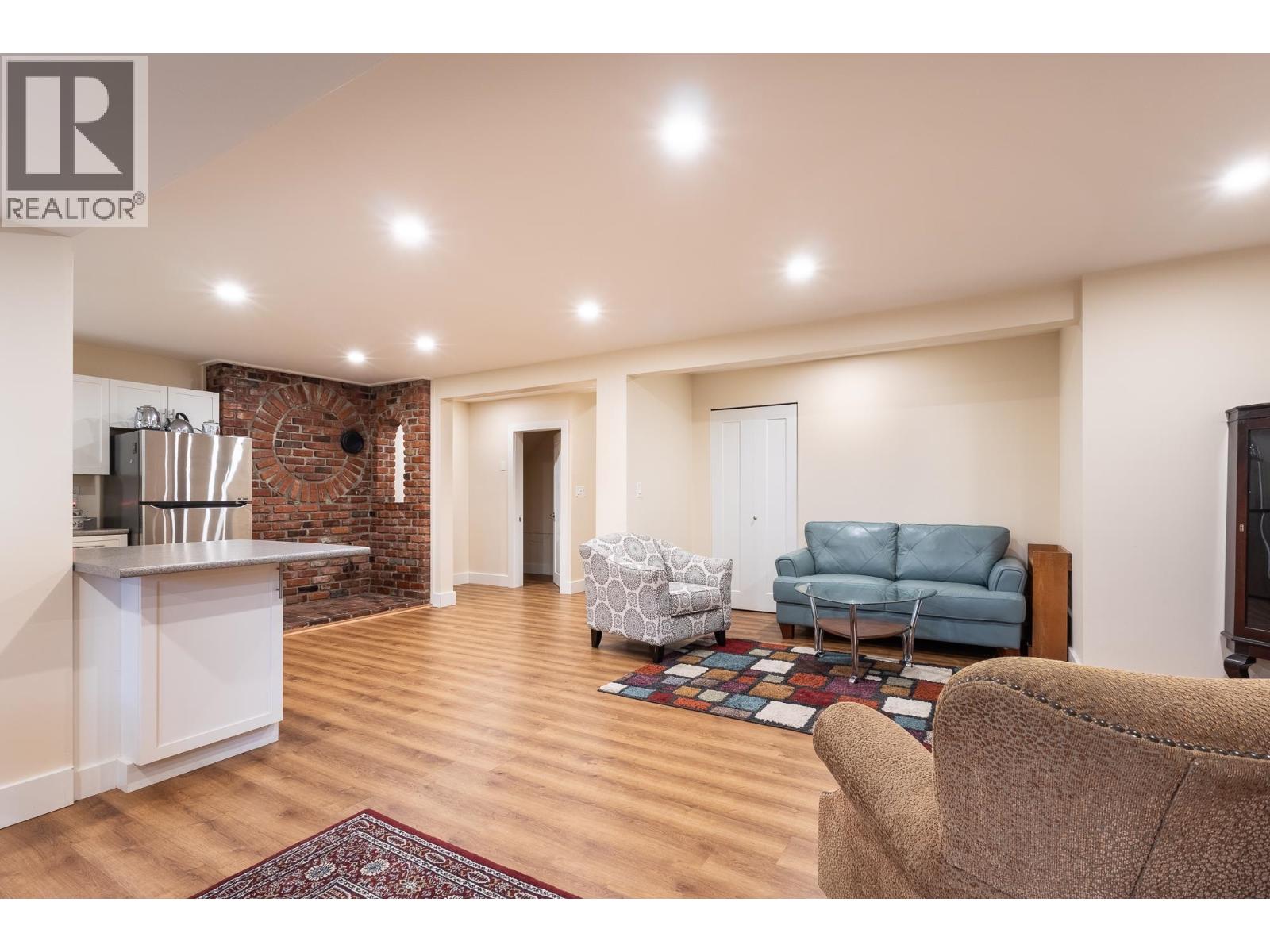 914 GOWER POINT ROAD, Gibsons