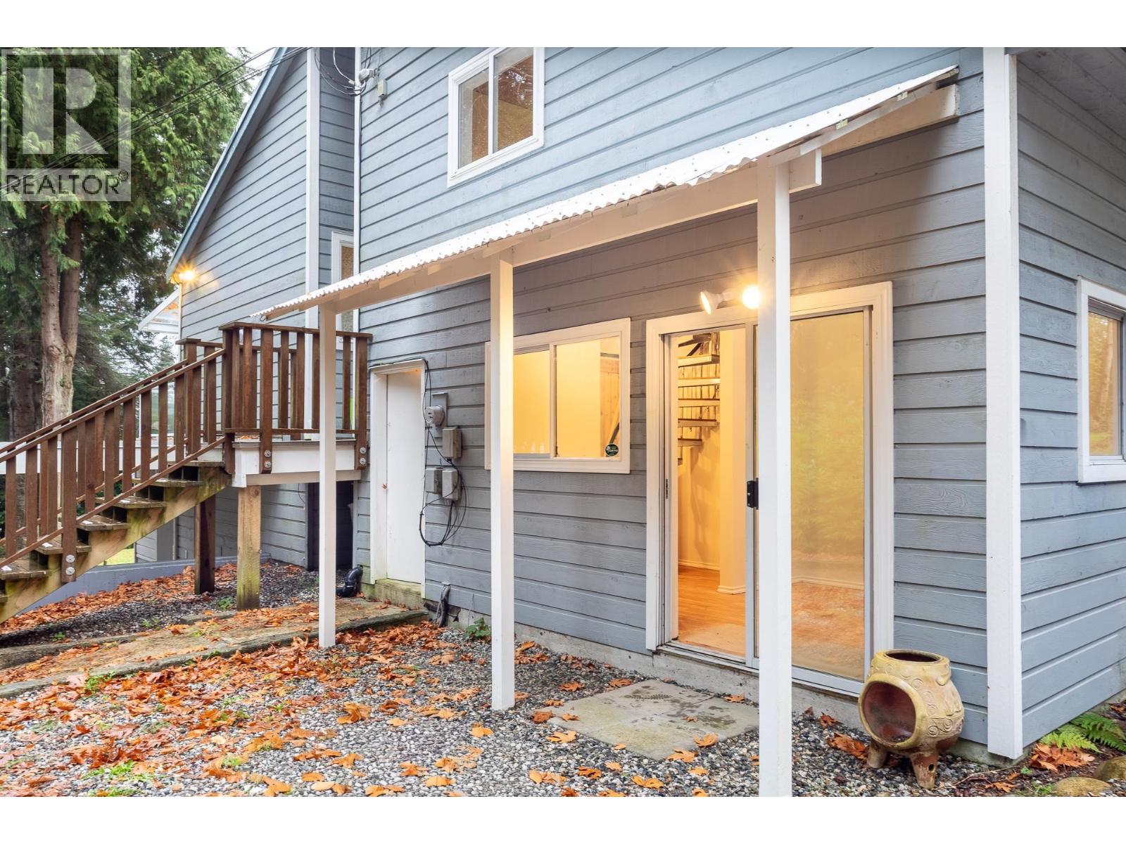 914 GOWER POINT ROAD, Gibsons