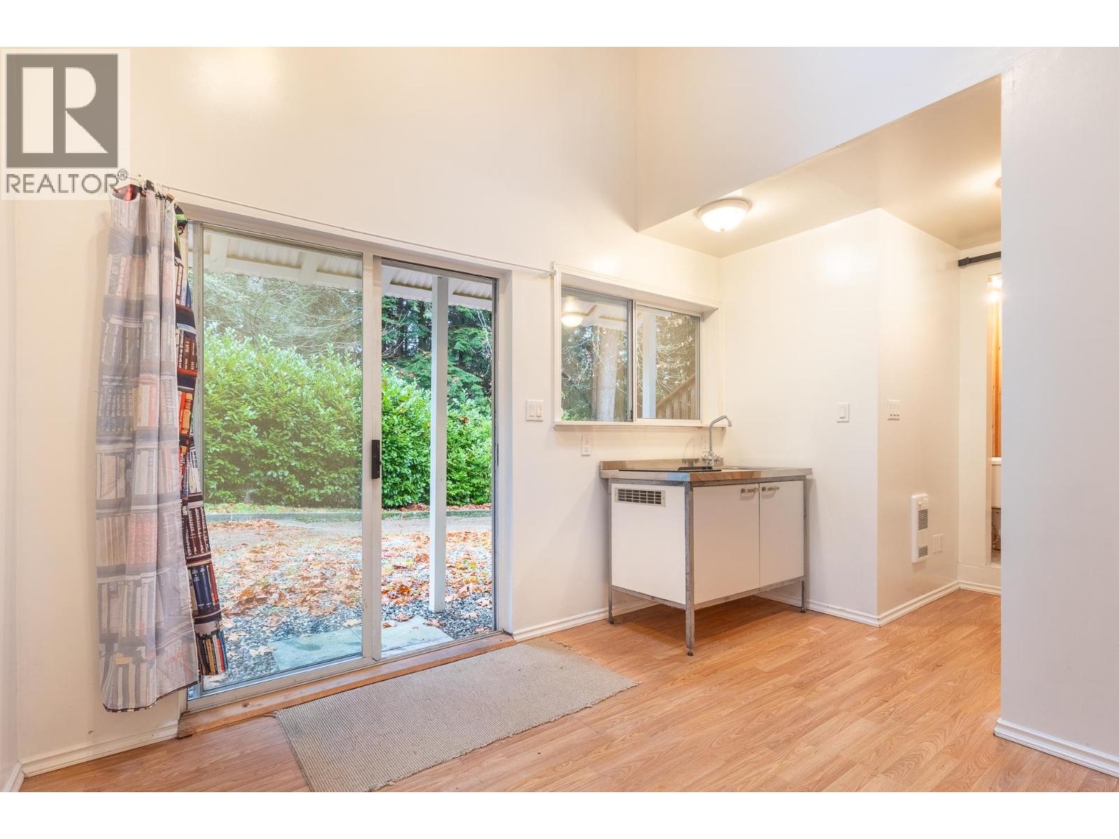 914 GOWER POINT ROAD, Gibsons