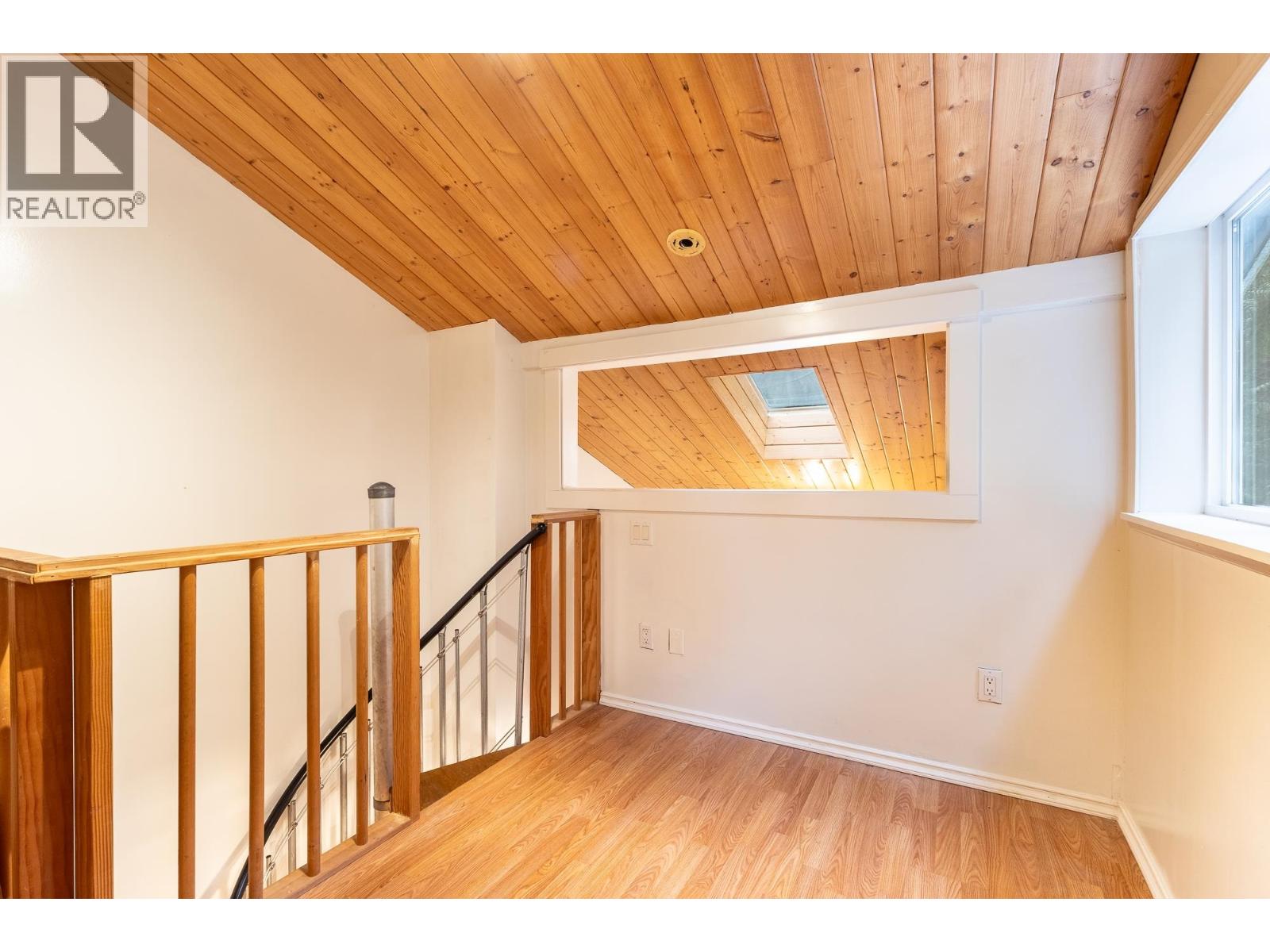 914 GOWER POINT ROAD, Gibsons