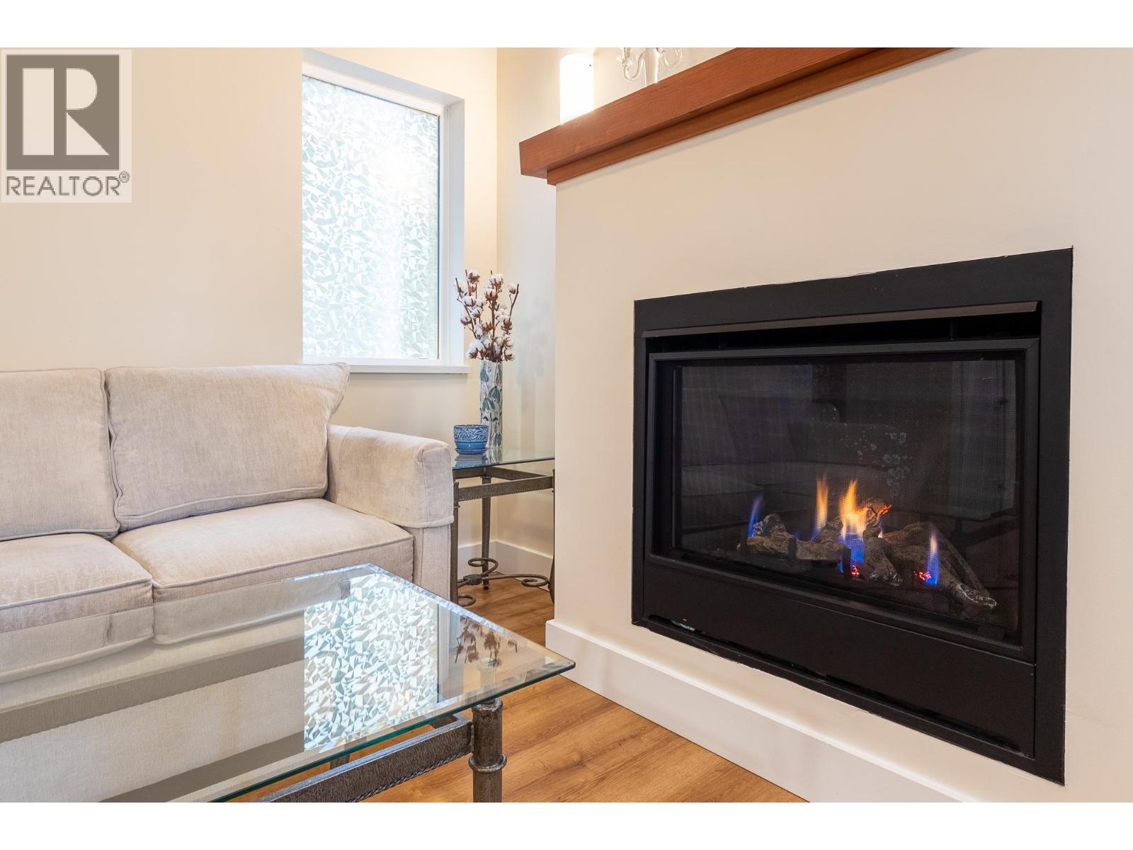 914 GOWER POINT ROAD, Gibsons