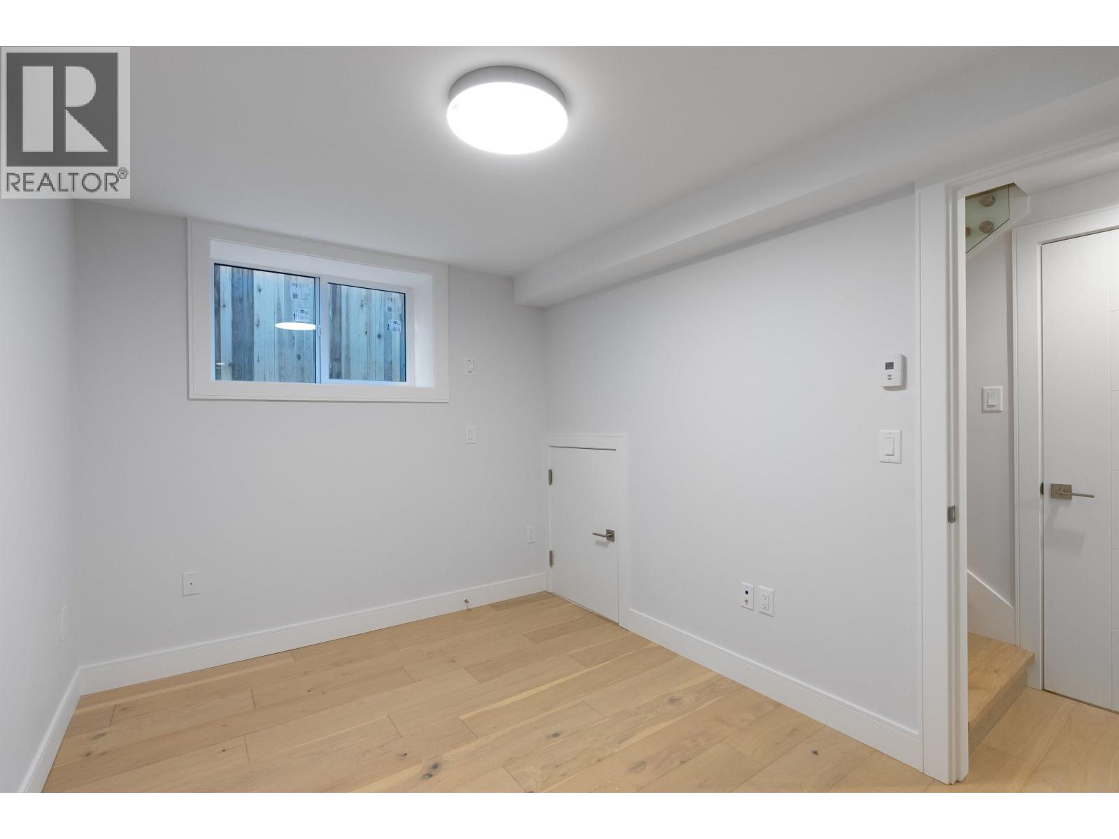 3433 DUNDAS STREET, Vancouver