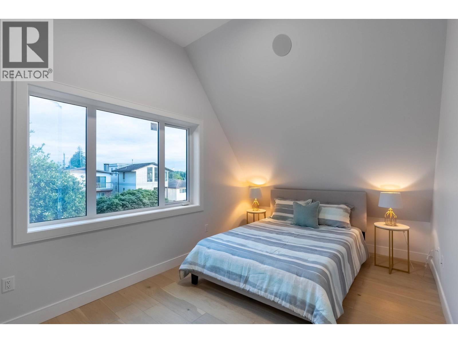 3433 DUNDAS STREET, Vancouver