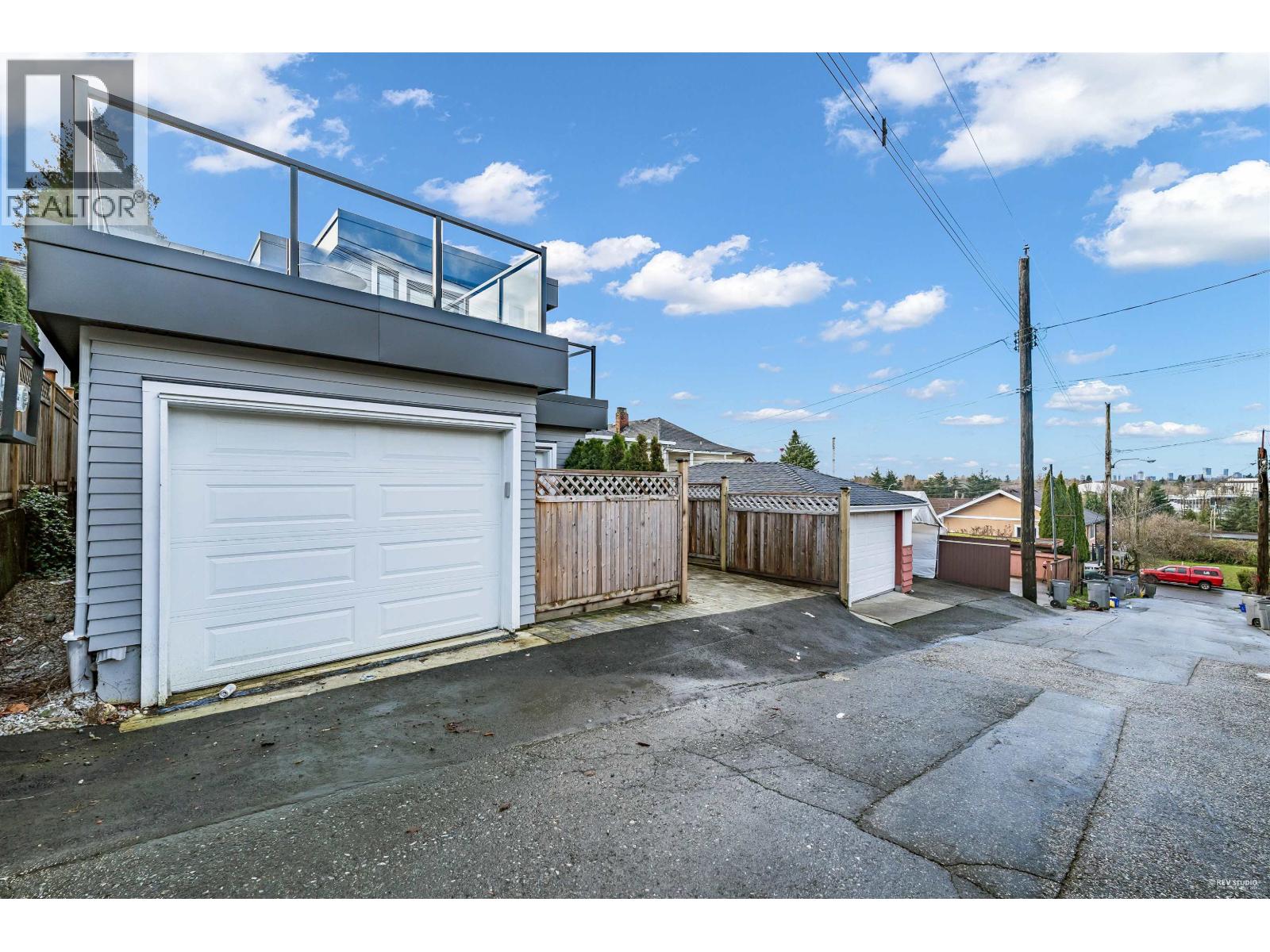 3433 DUNDAS STREET, Vancouver