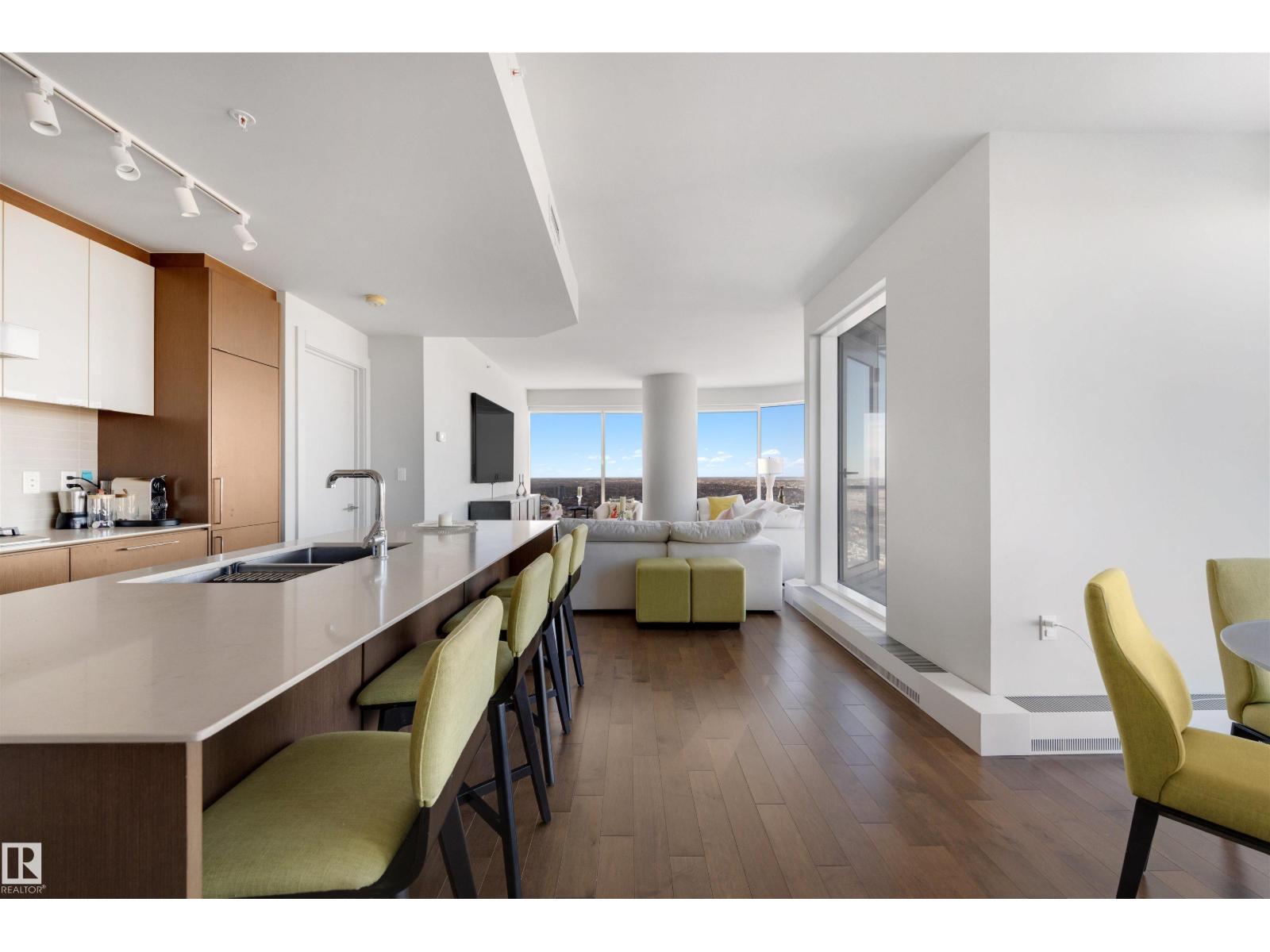 #4001 10360 102 ST NW, Edmonton