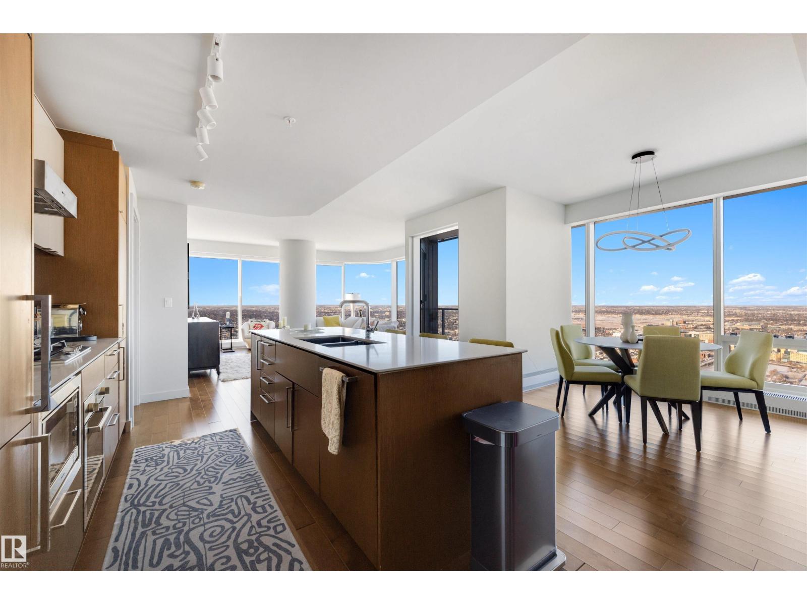 #4001 10360 102 ST NW, Edmonton