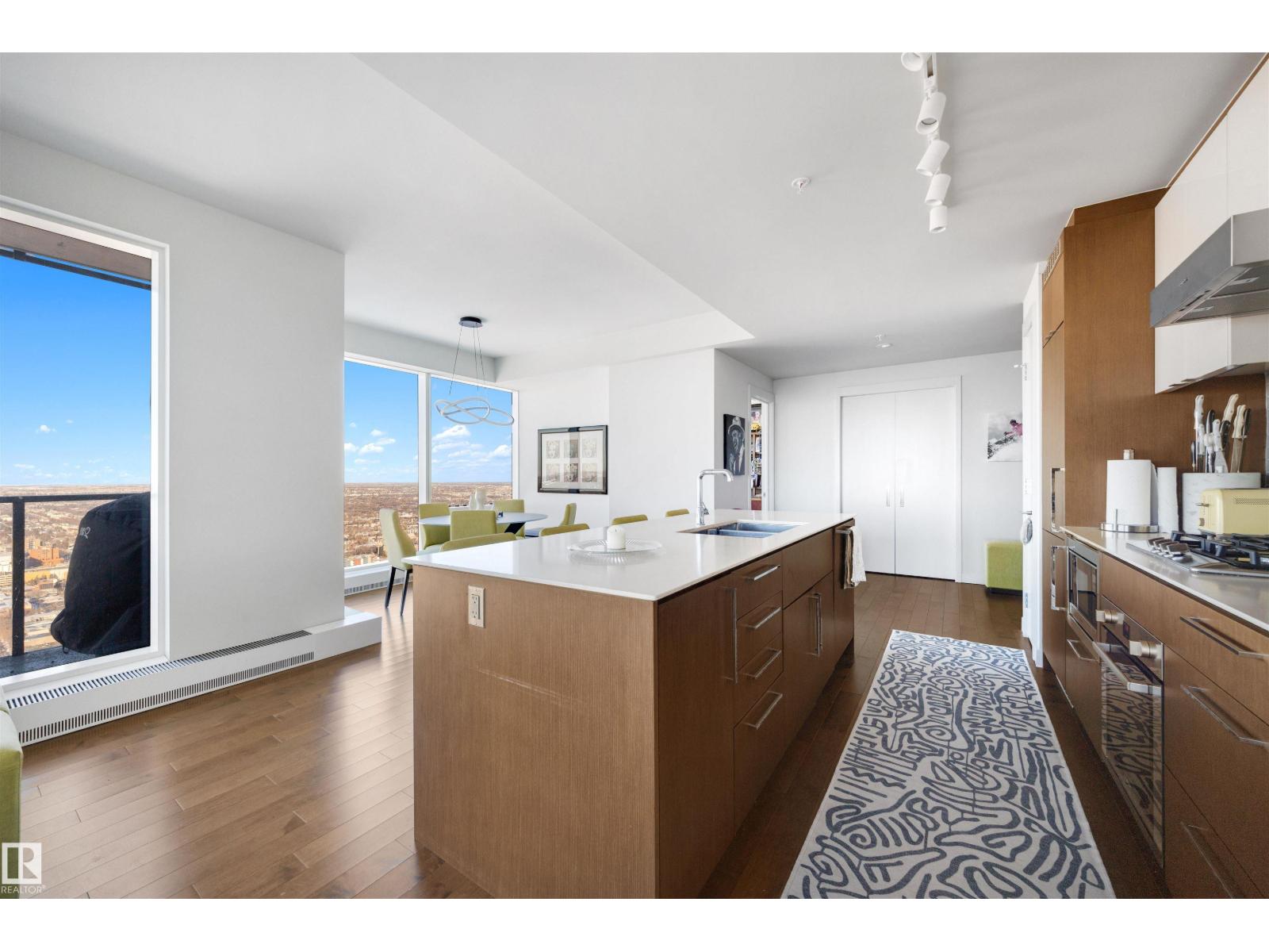 #4001 10360 102 ST NW, Edmonton