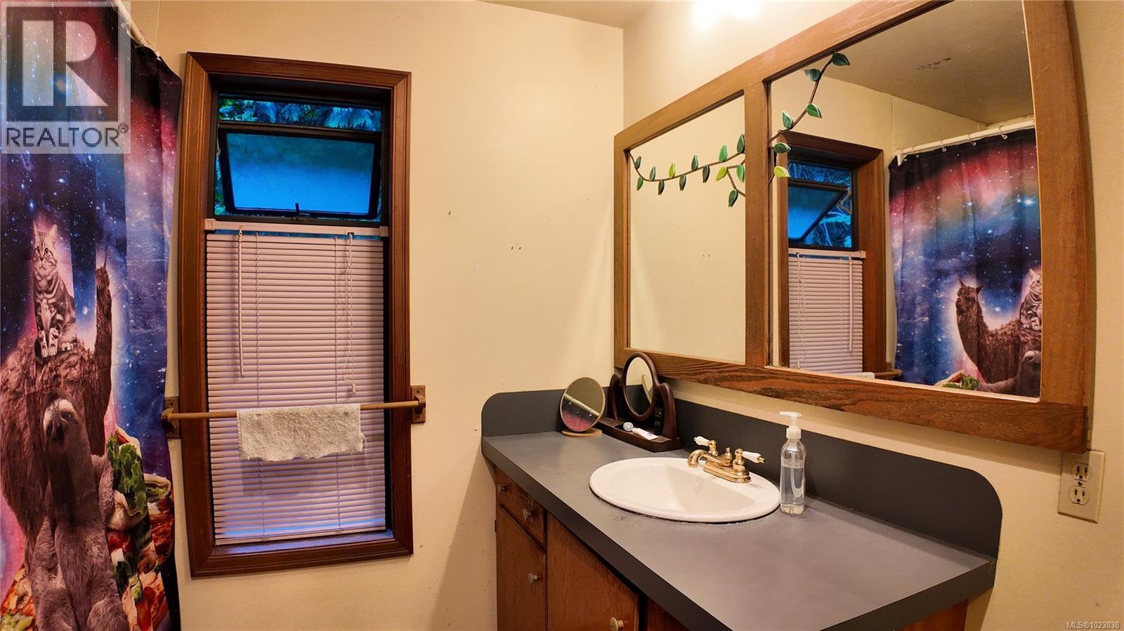 4480 Strachan Rd, Hornby Island