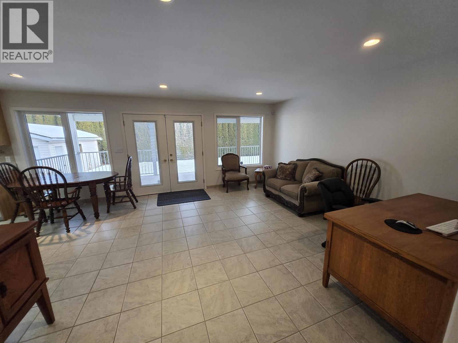 142 LOWE STREET, Quesnel