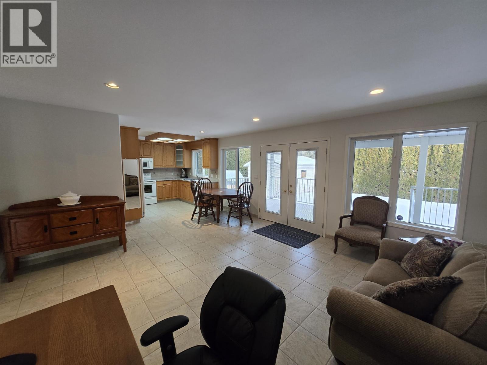 142 LOWE STREET, Quesnel