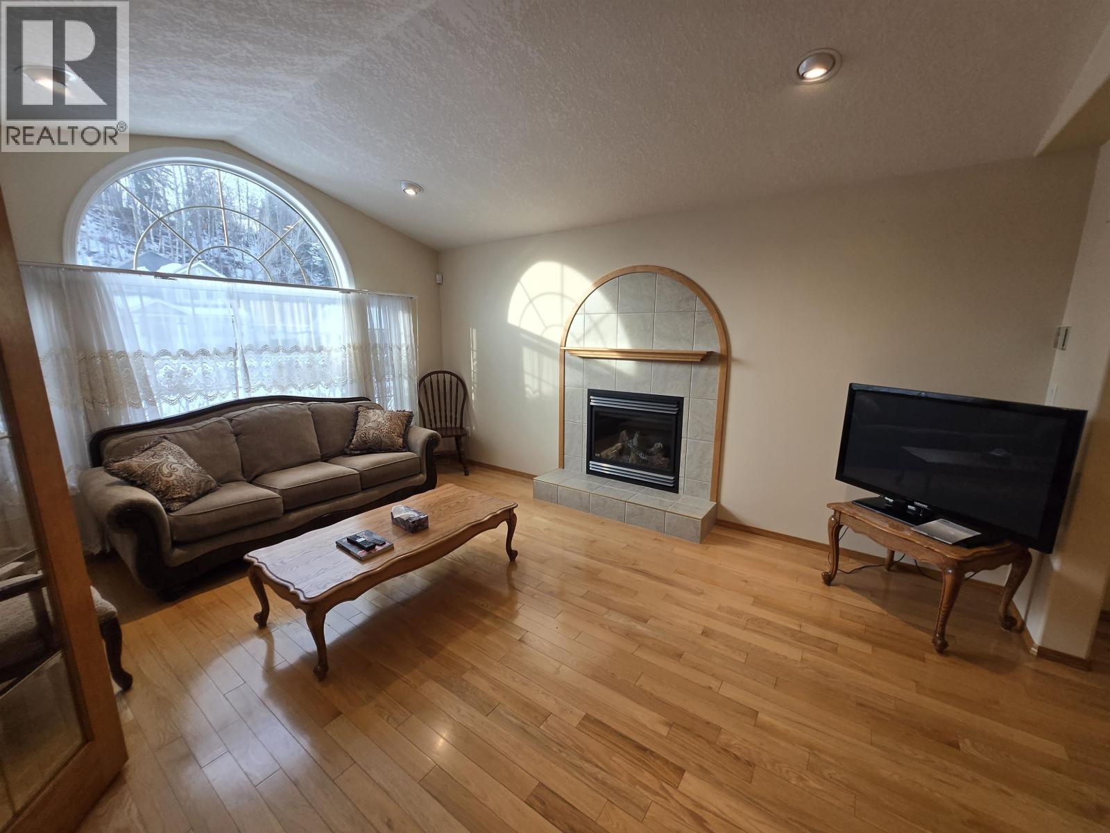 142 LOWE STREET, Quesnel