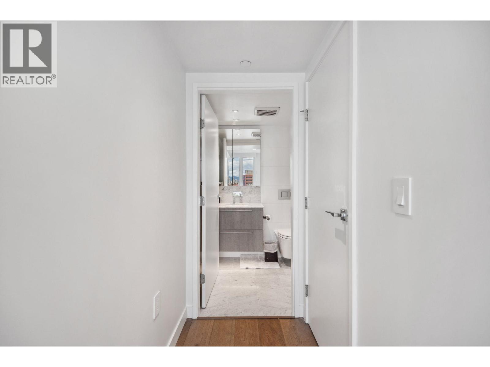 2002 1111 RICHARDS STREET, Vancouver