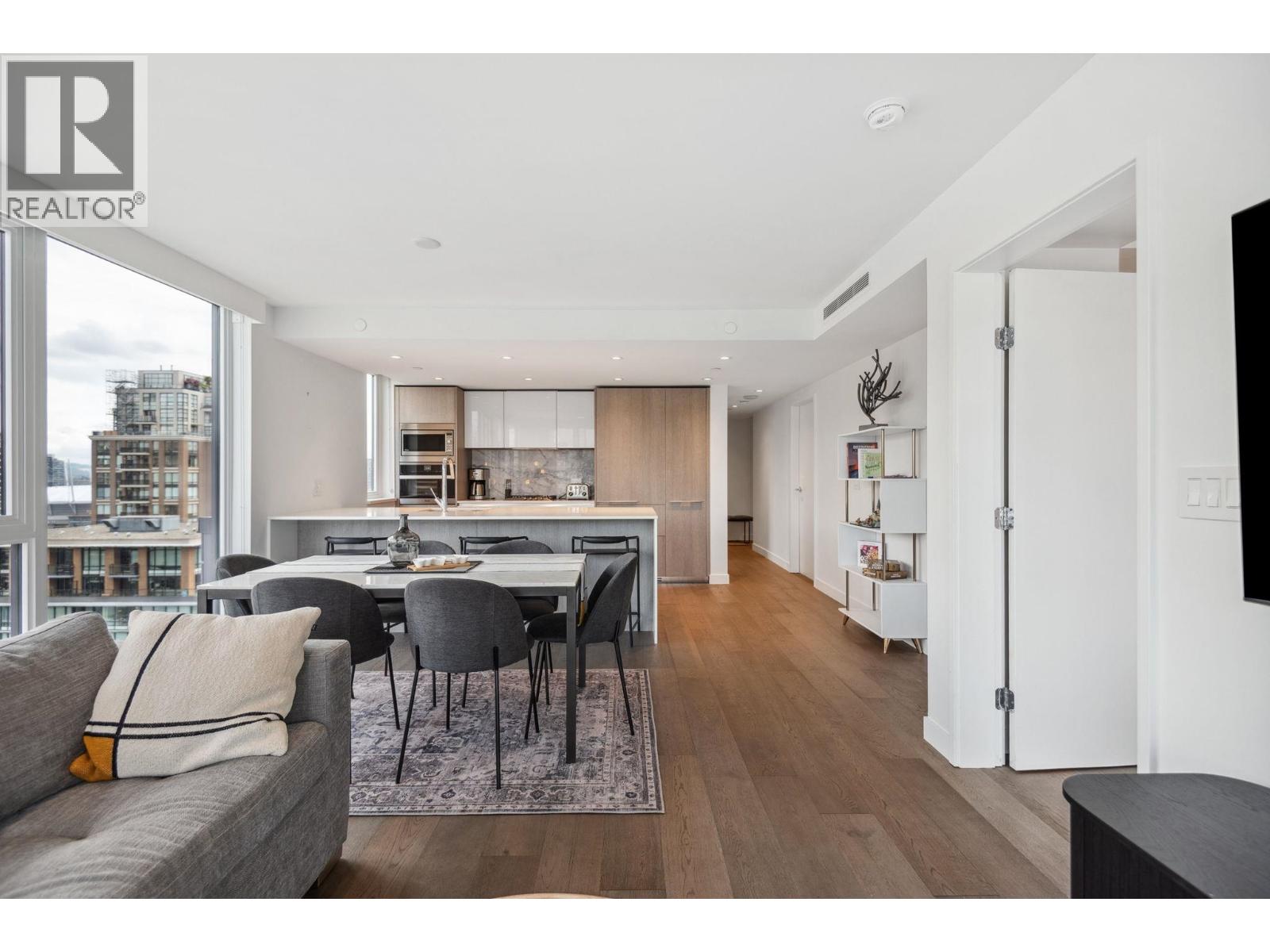 2002 1111 RICHARDS STREET, Vancouver