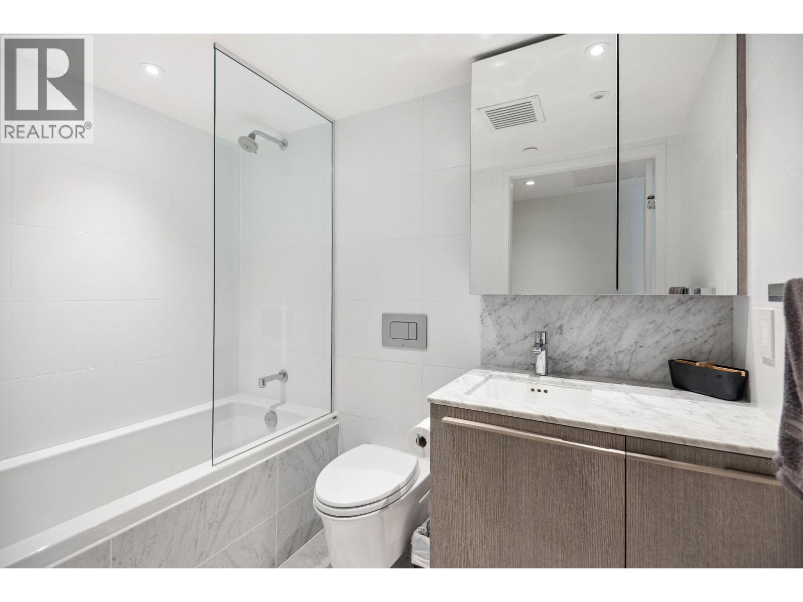 2002 1111 RICHARDS STREET, Vancouver