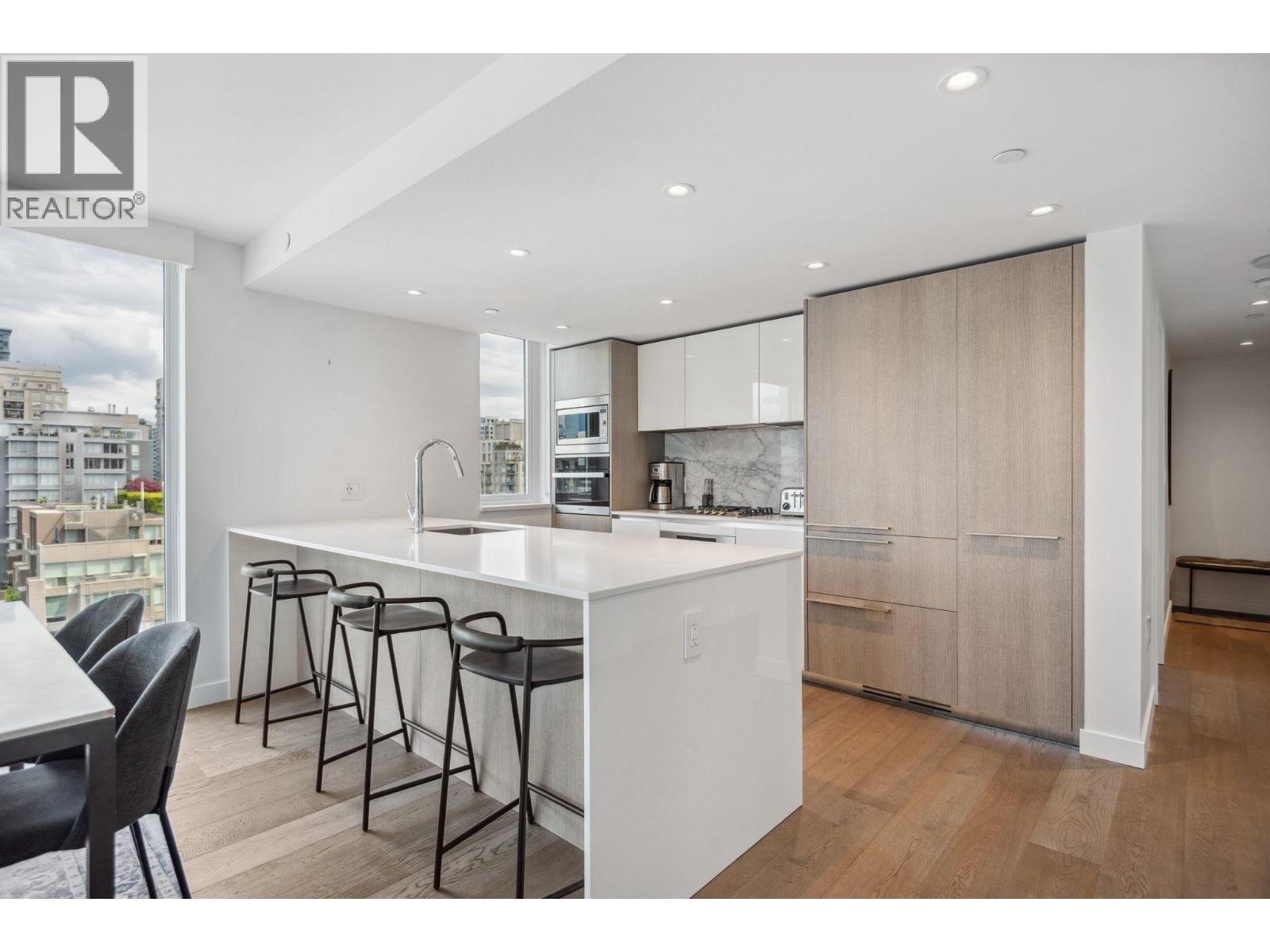 2002 1111 RICHARDS STREET, Vancouver