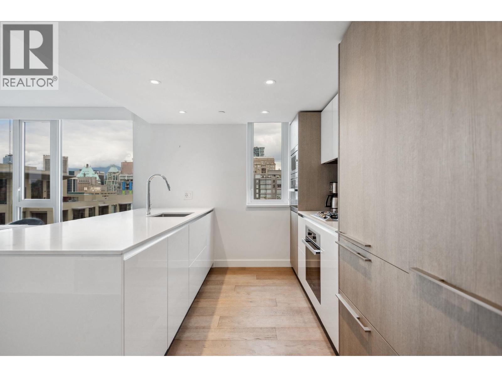 2002 1111 RICHARDS STREET, Vancouver