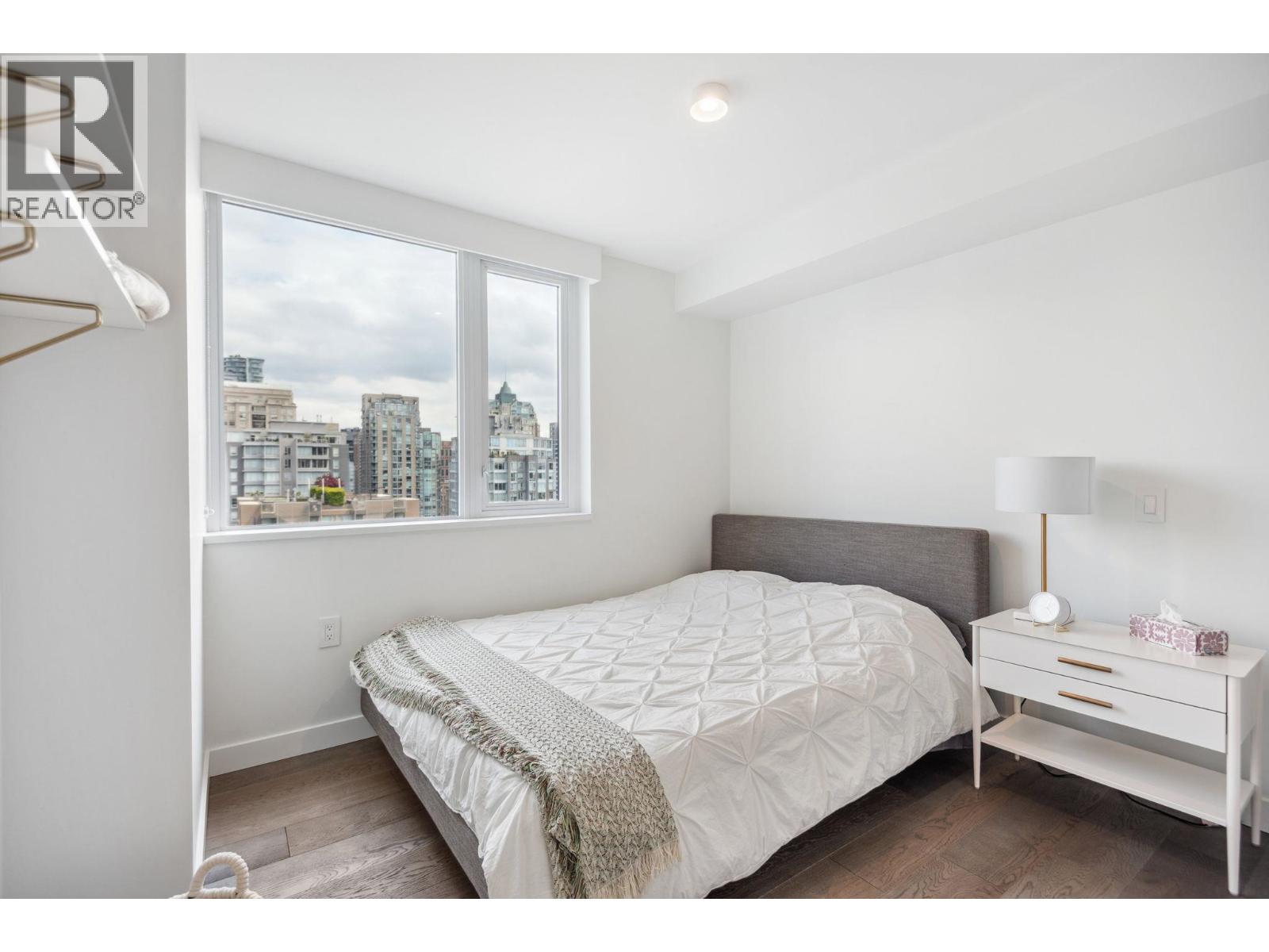 2002 1111 RICHARDS STREET, Vancouver