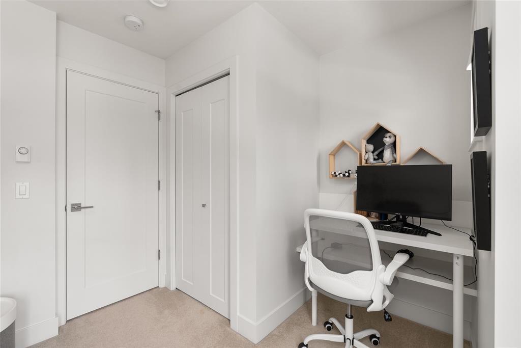 63 9718 161A STREET, Surrey