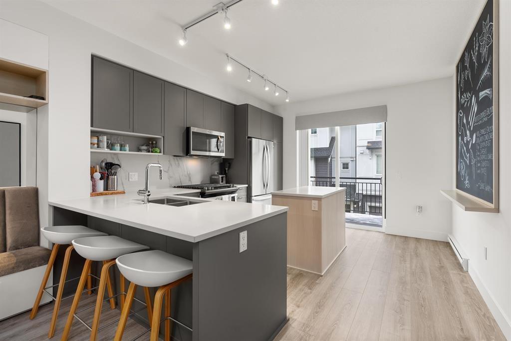 63 9718 161A STREET, Surrey