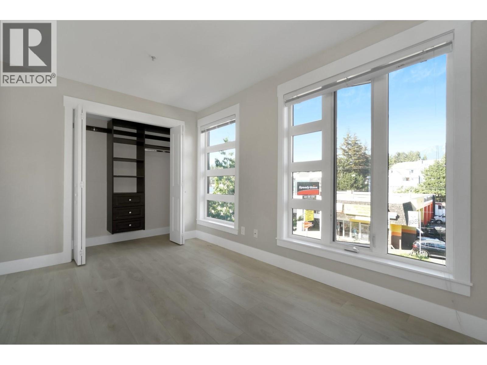 309 857 W 15TH STREET, North Vancouver