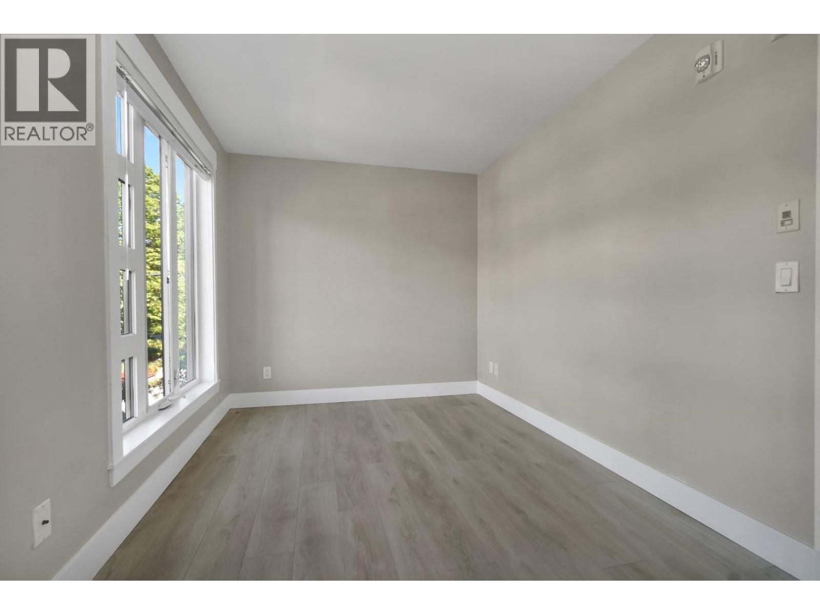 309 857 W 15TH STREET, North Vancouver