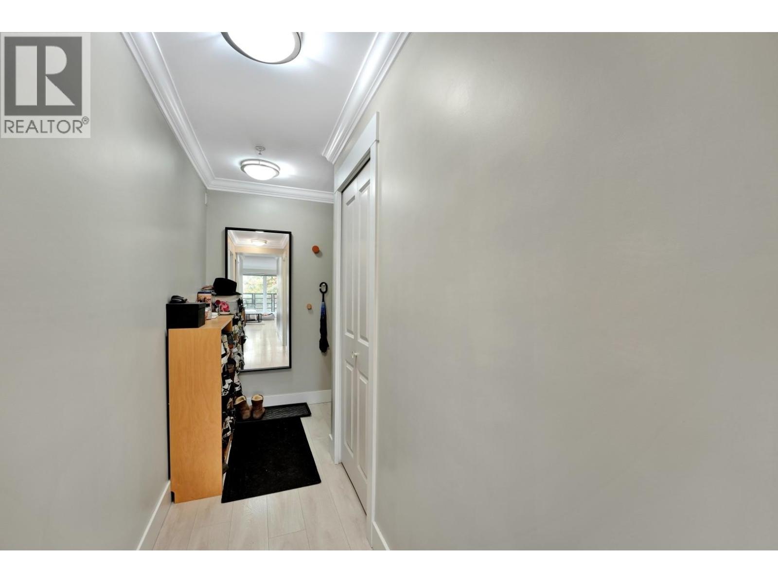 309 857 W 15TH STREET, North Vancouver