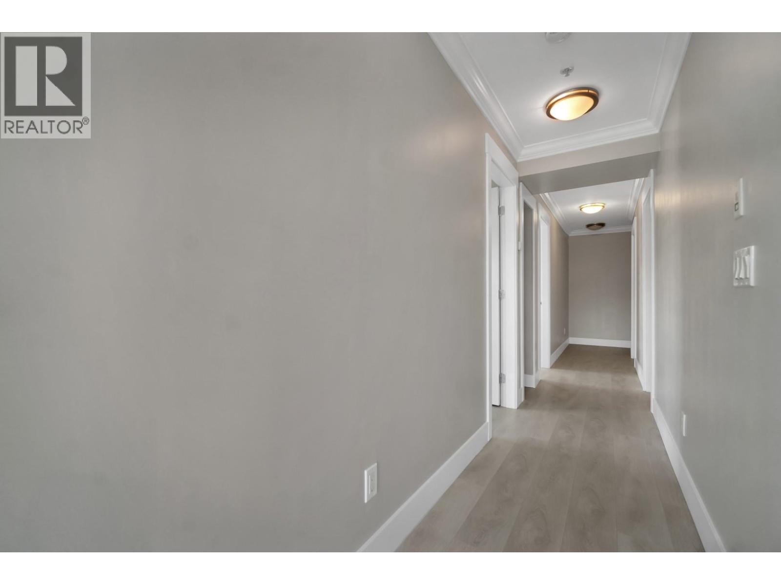 309 857 W 15TH STREET, North Vancouver