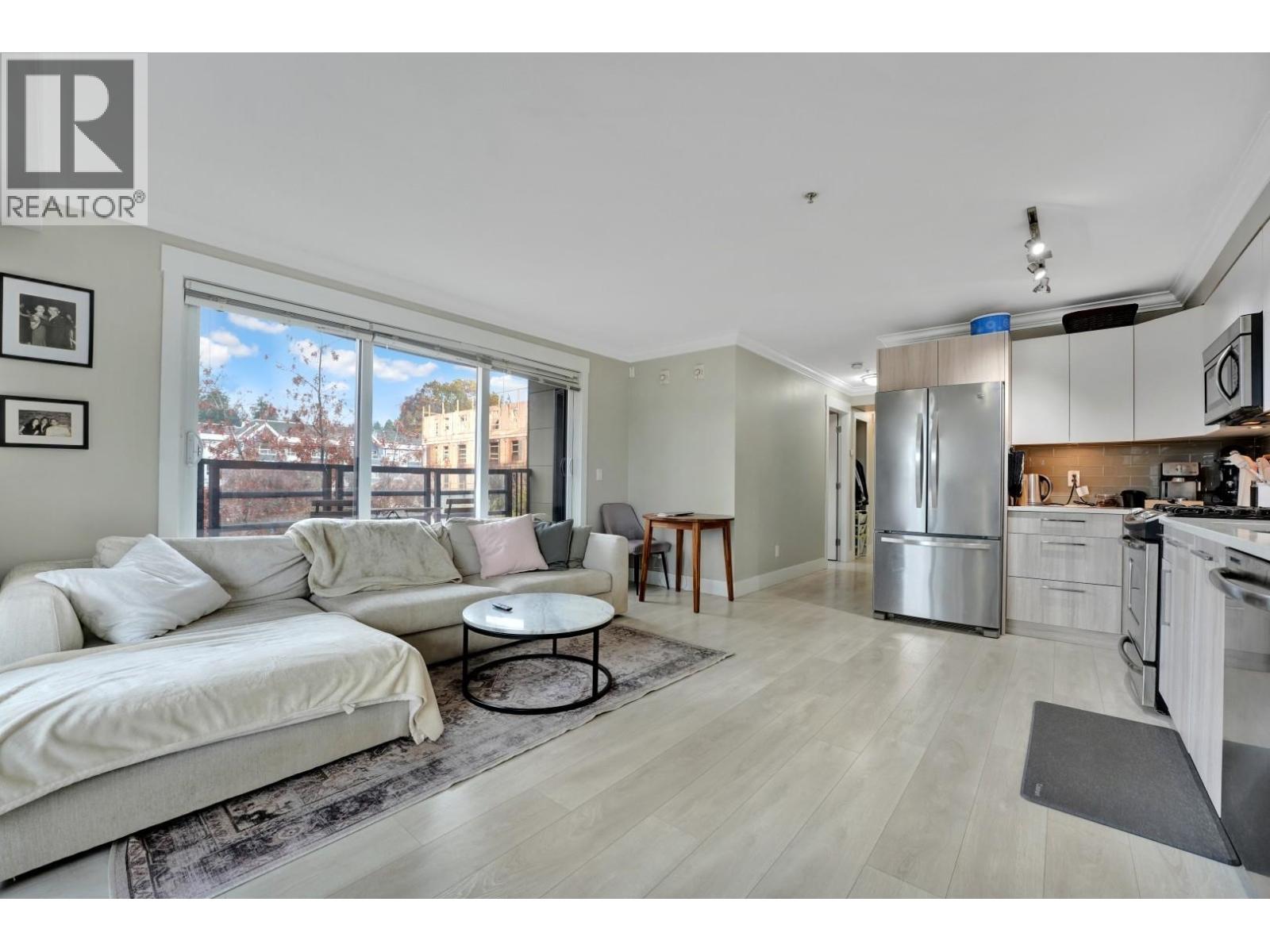 309 857 W 15TH STREET, North Vancouver