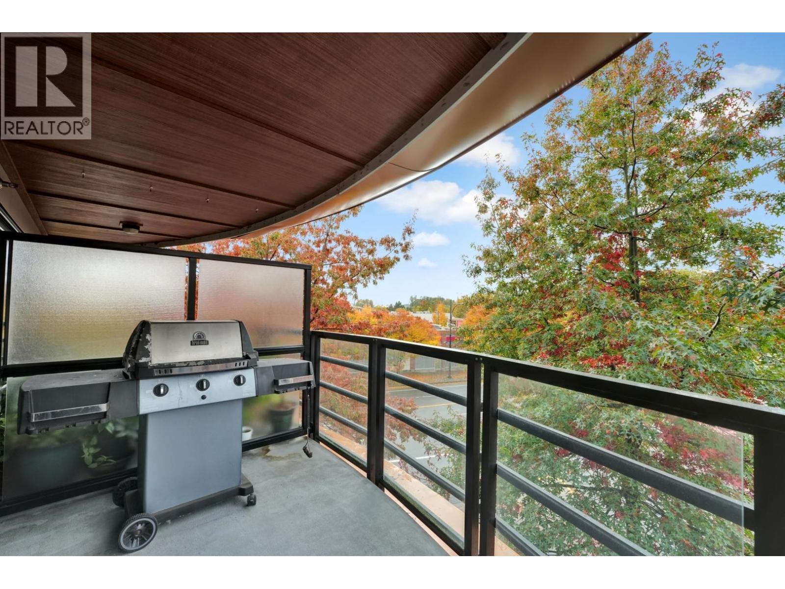 309 857 W 15TH STREET, North Vancouver