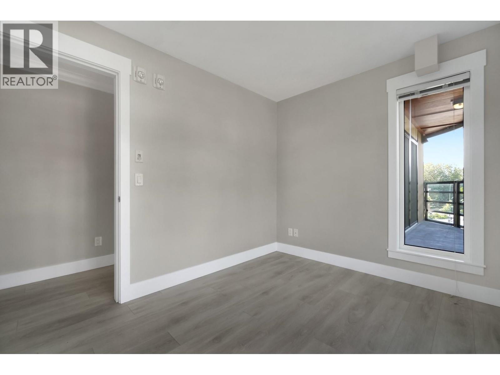 309 857 W 15TH STREET, North Vancouver