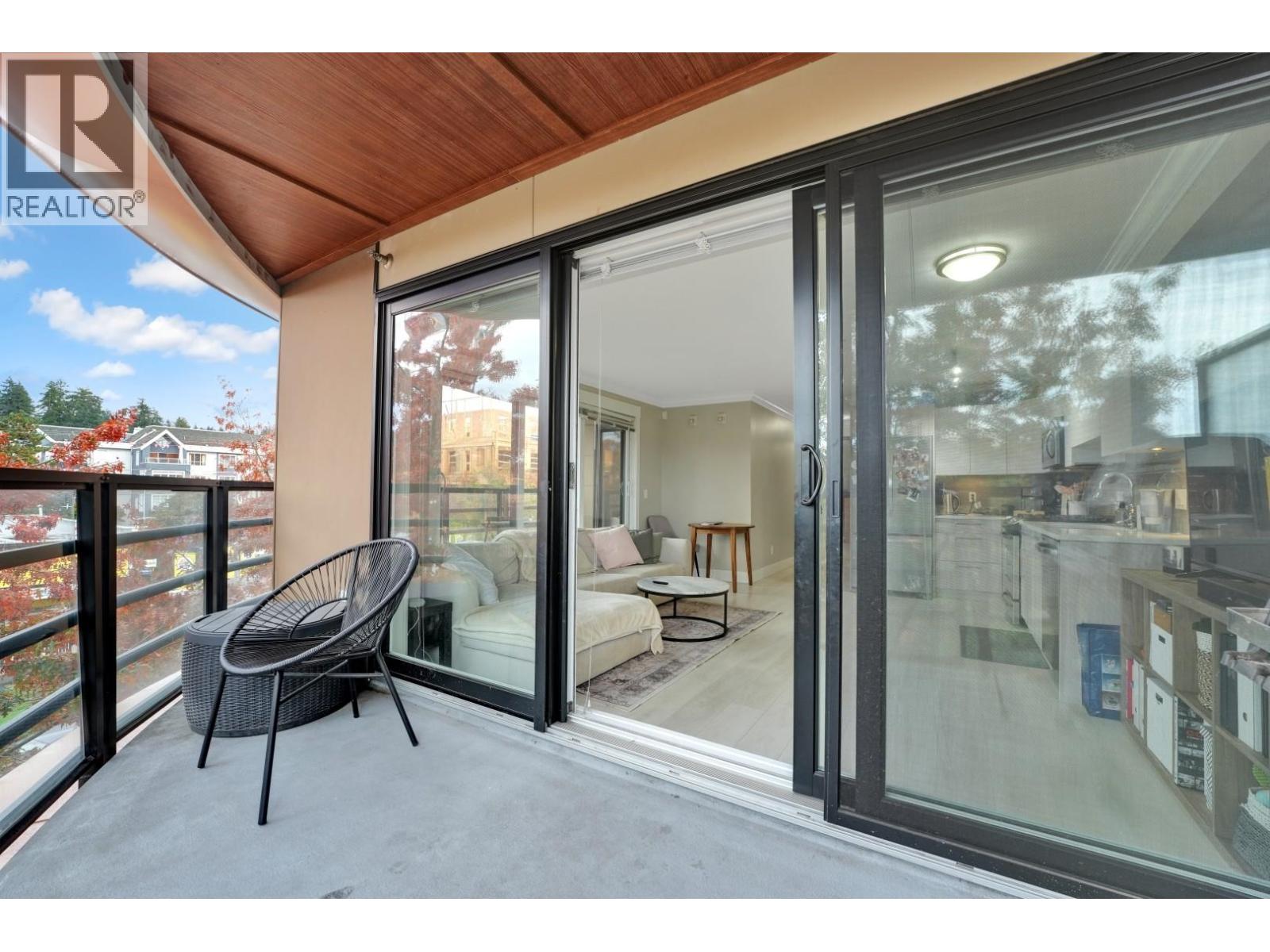 309 857 W 15TH STREET, North Vancouver