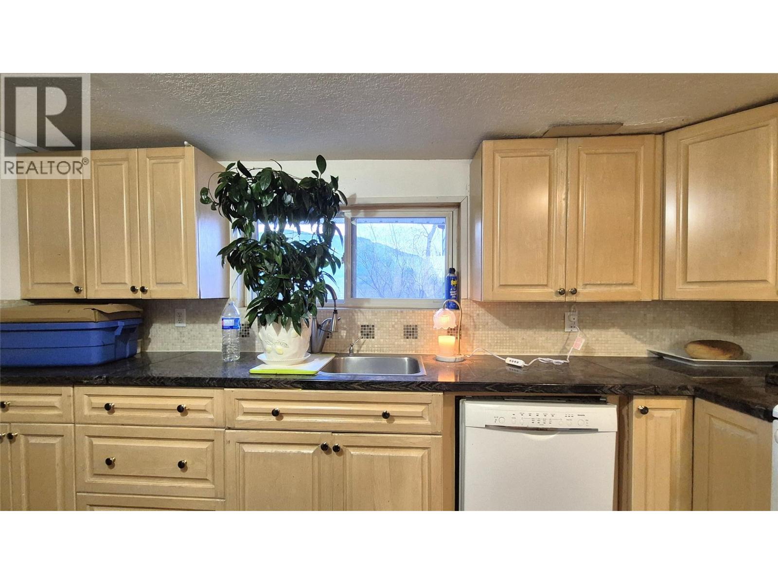  5177 Trans Canada Highway, Tappen