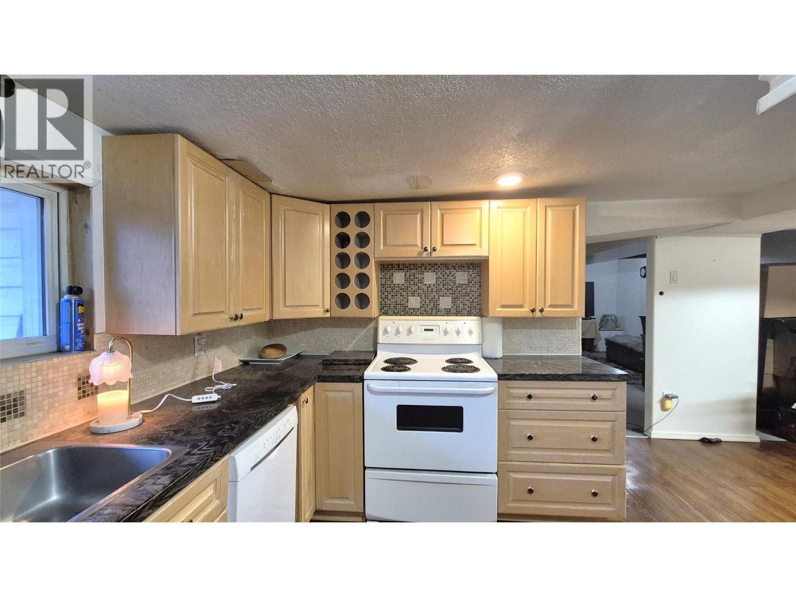  5177 Trans Canada Highway, Tappen