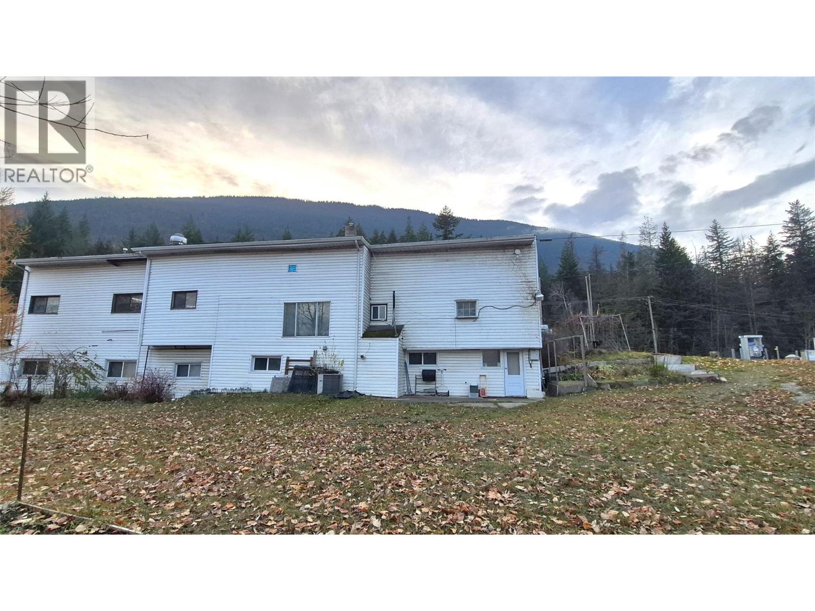  5177 Trans Canada Highway, Tappen