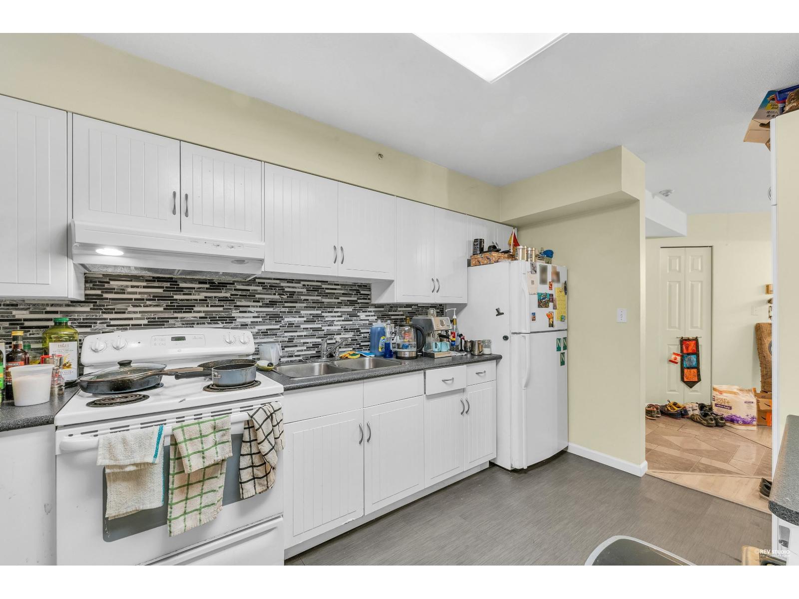 204 15233 PACIFIC AVENUE, White Rock