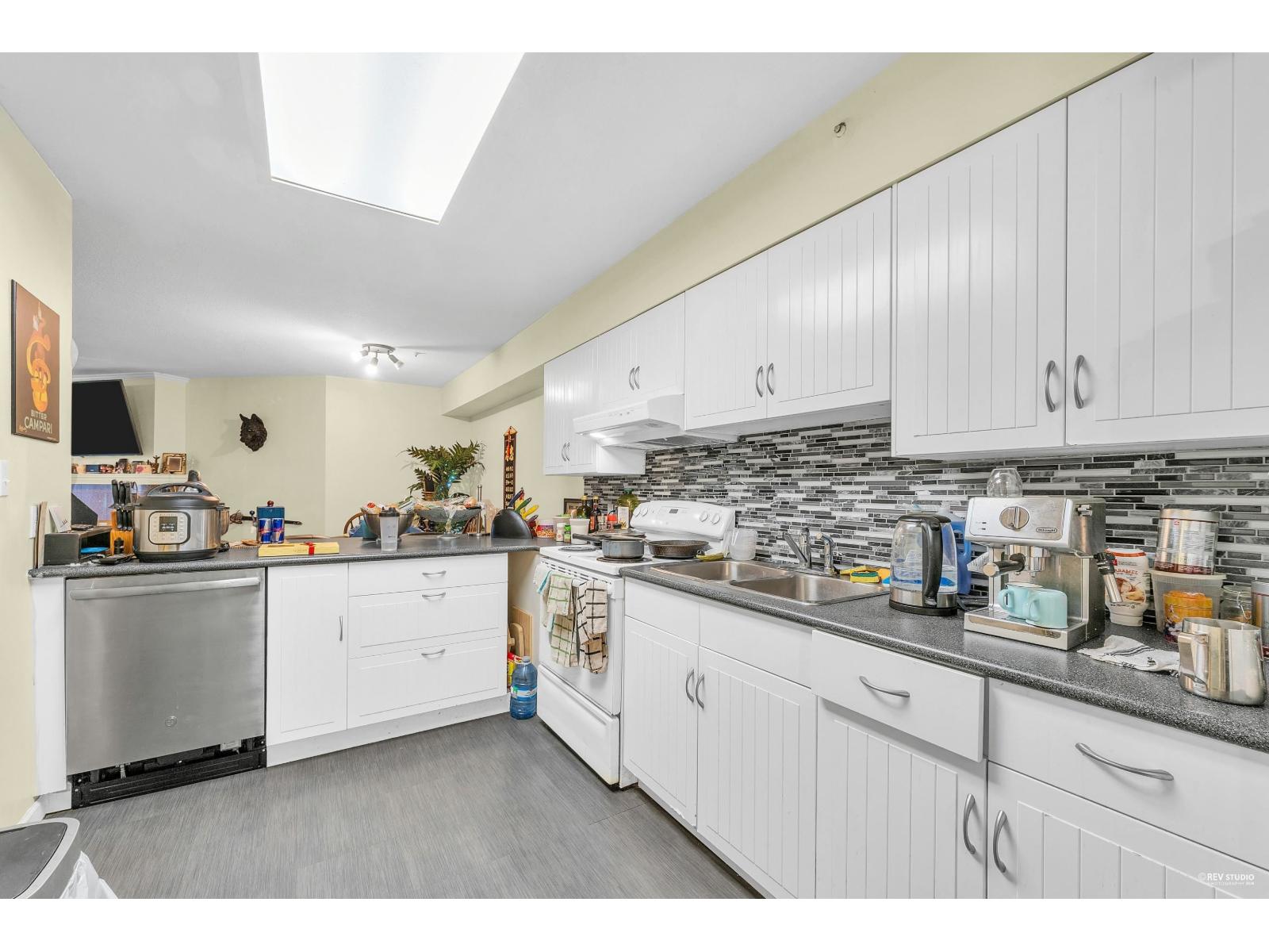 204 15233 PACIFIC AVENUE, White Rock