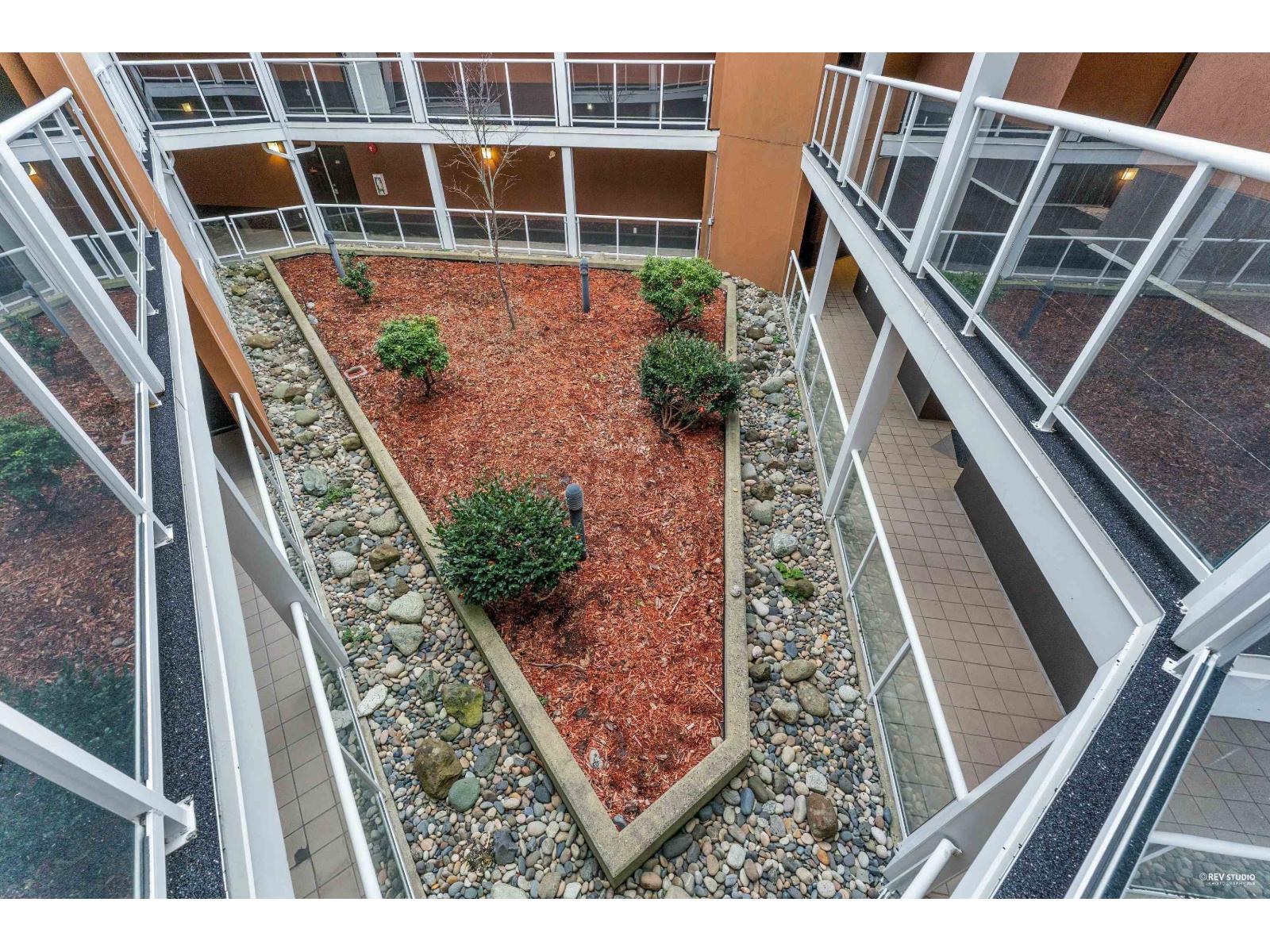 204 15233 PACIFIC AVENUE, White Rock