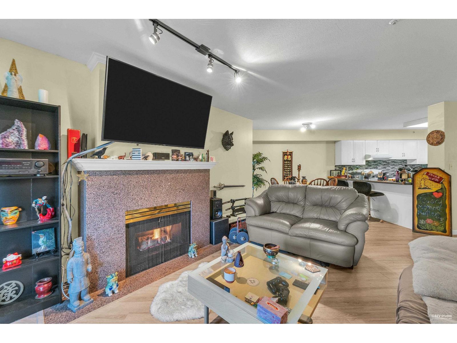 204 15233 PACIFIC AVENUE, White Rock