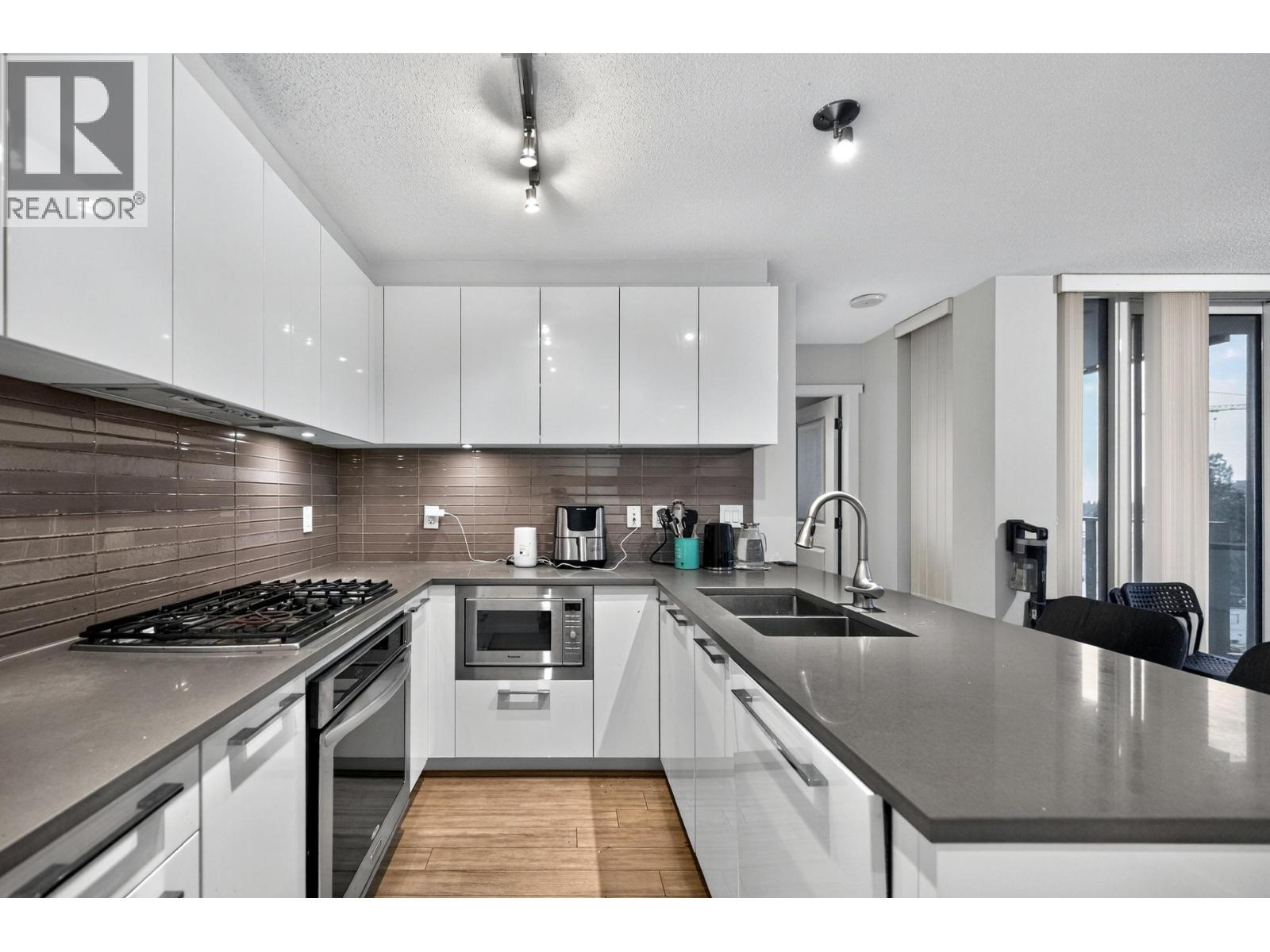 House in Burnaby - Image 13
