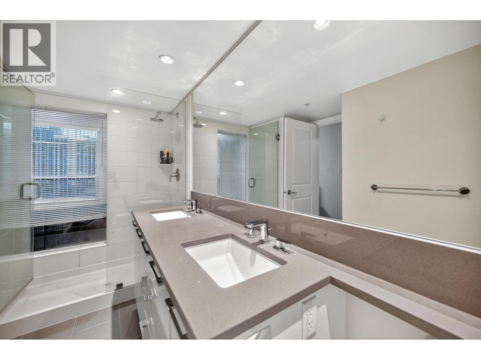 House in Burnaby - Image 20