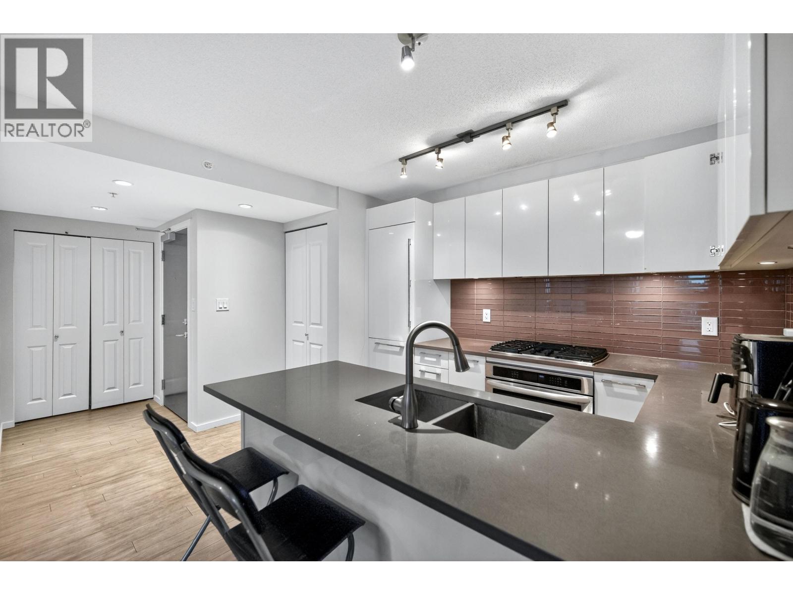 House in Burnaby - Image 11
