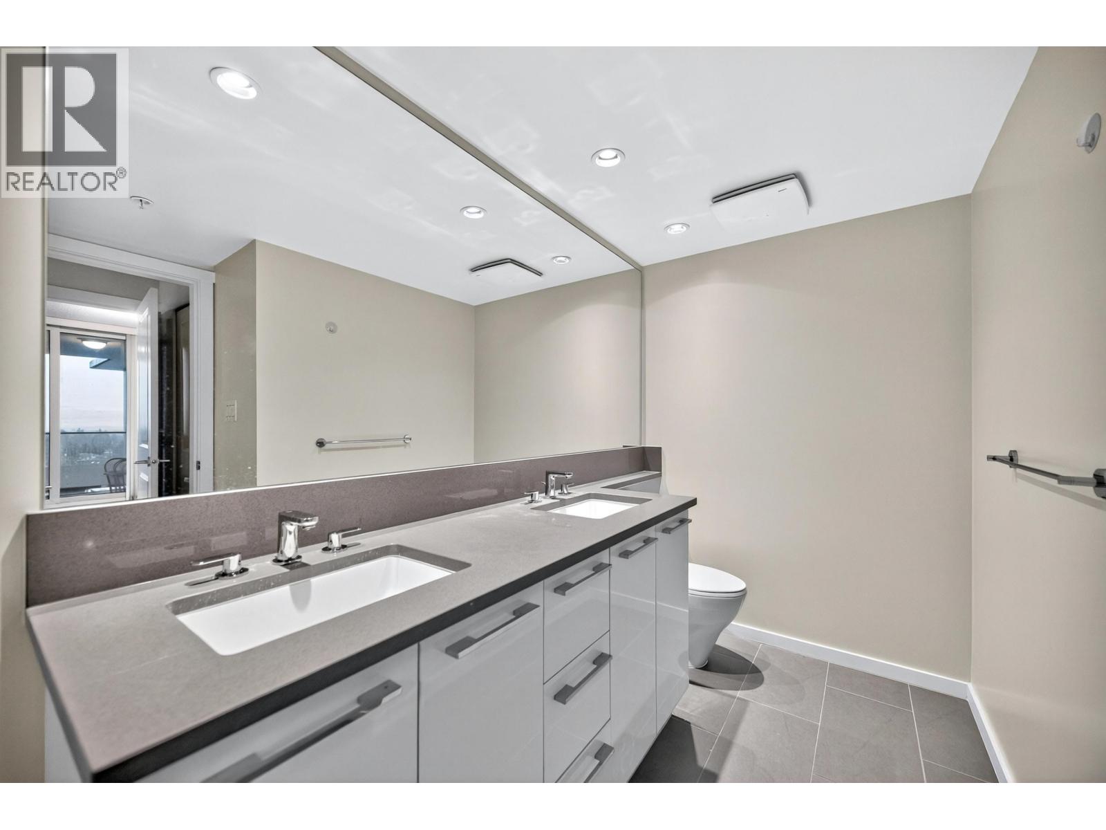 House in Burnaby - Image 19