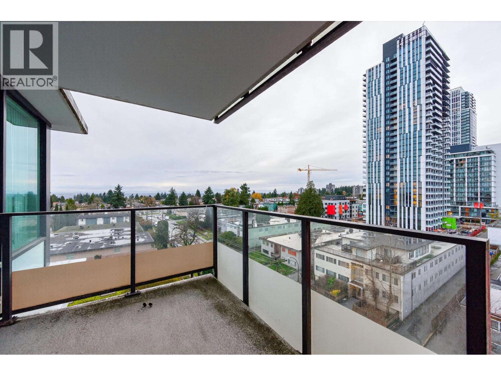 House in Burnaby - Image 25