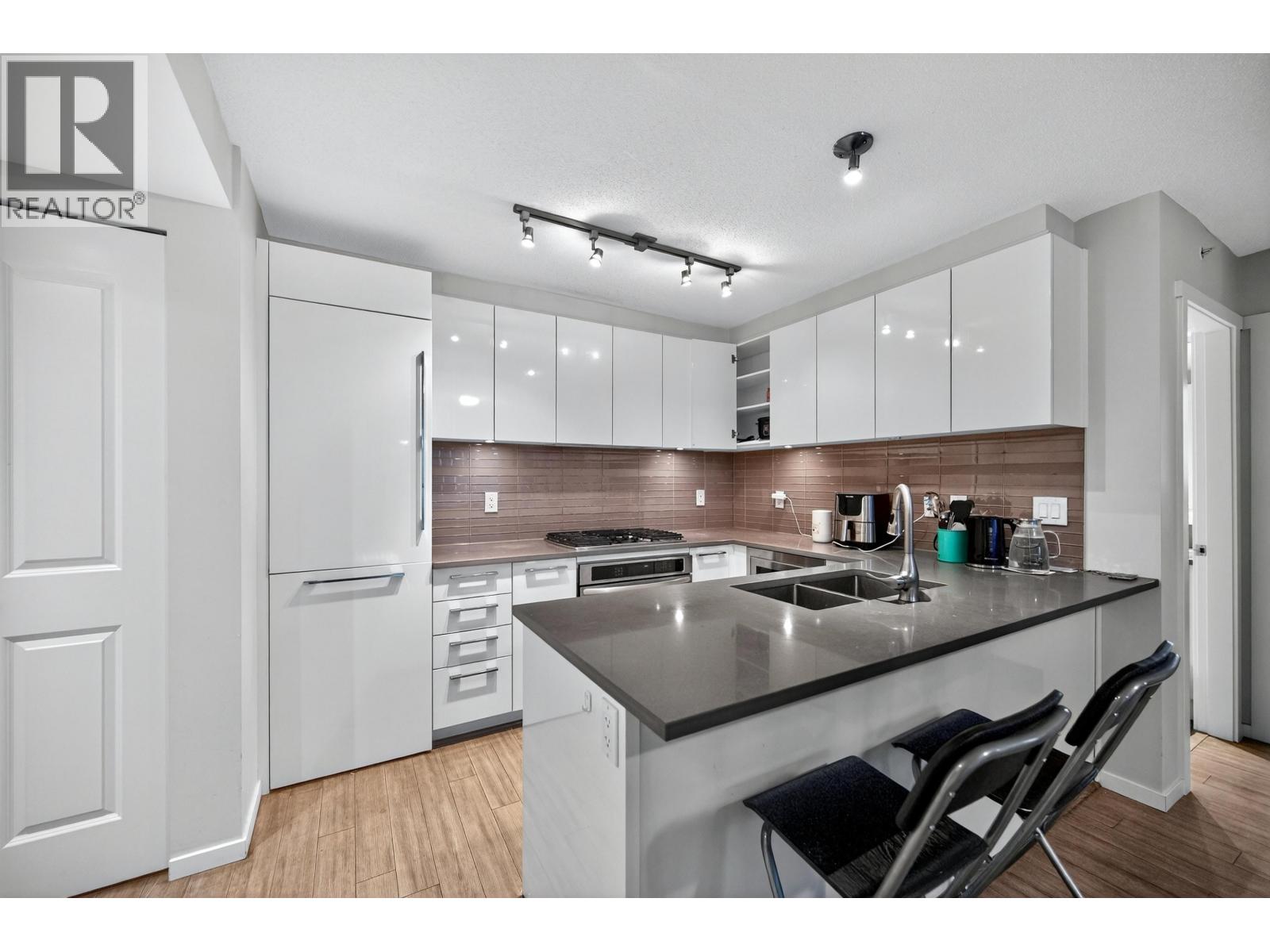 House in Burnaby - Image 12