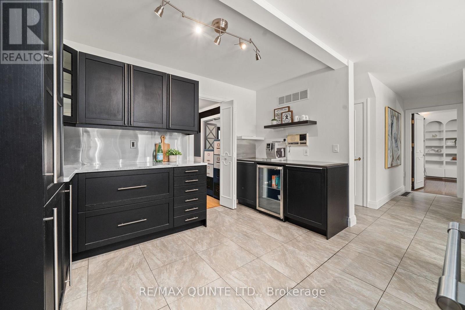 22 FOREST HILL CRESCENT - 10