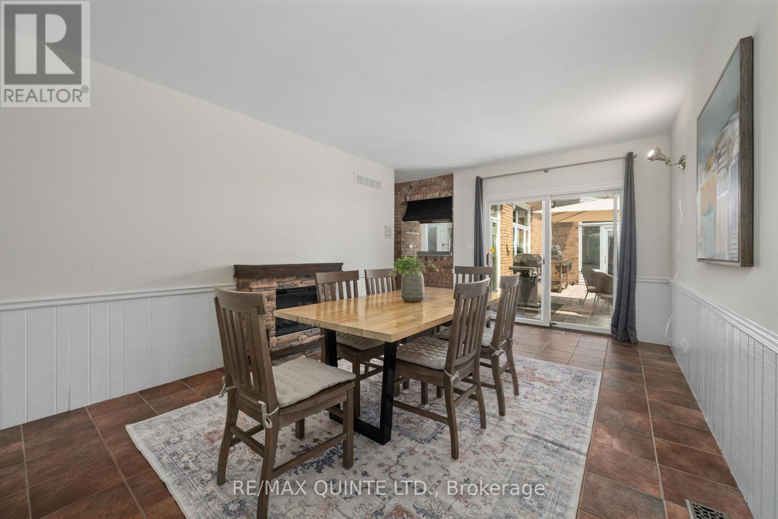 22 FOREST HILL CRESCENT - 13