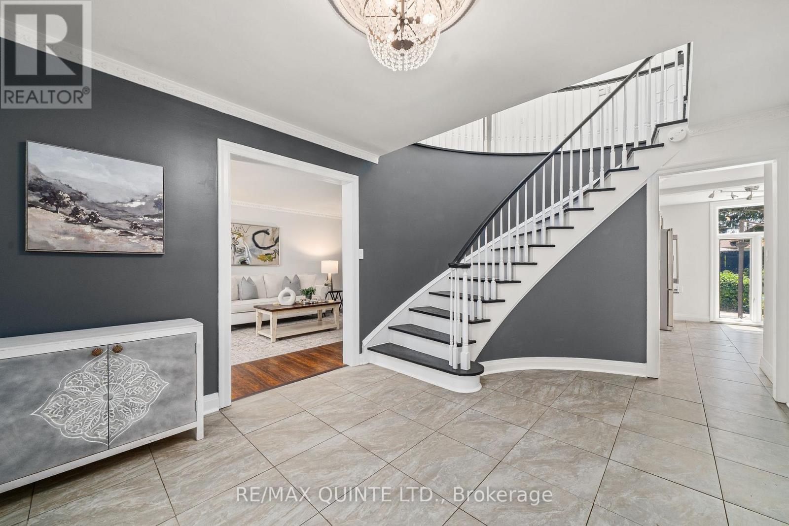 22 FOREST HILL CRESCENT - 5
