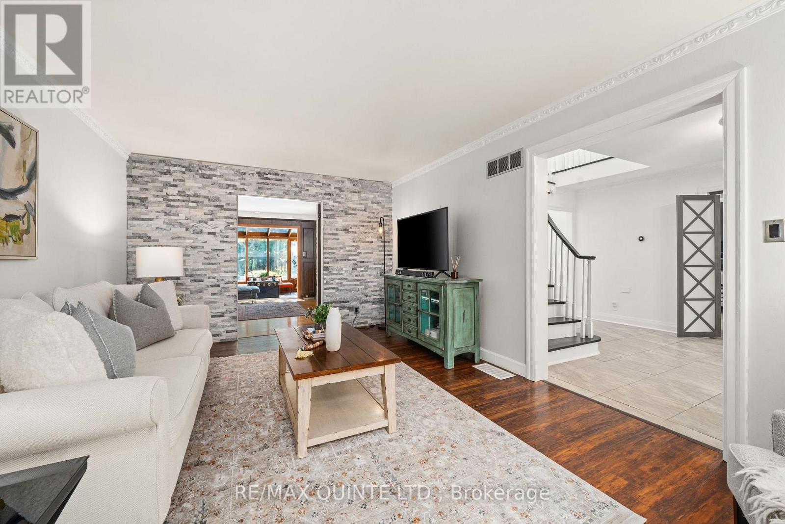 22 FOREST HILL CRESCENT - 6