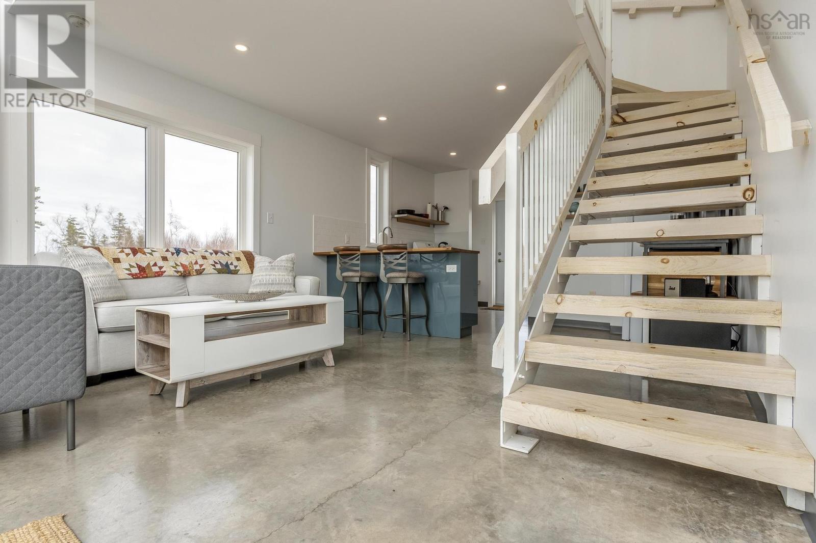 Property 15 of 44 of 83/85 Russia Road